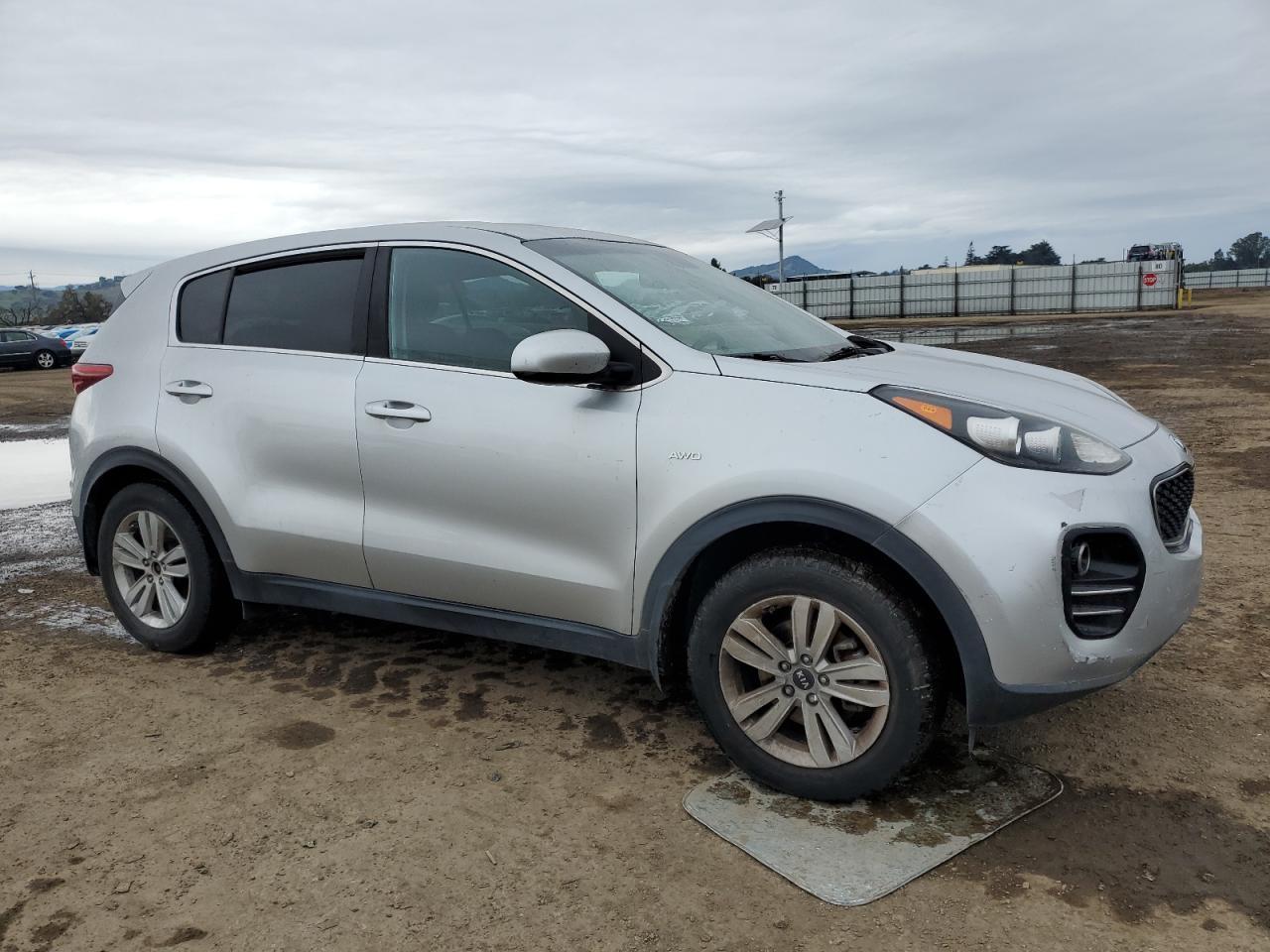 2017 KIA SPORTAGE L - Image 4