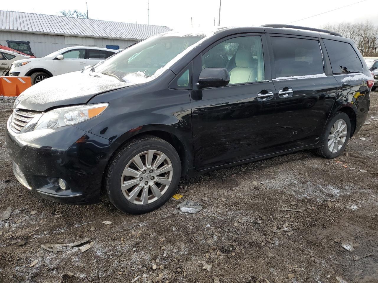 2015 TOYOTA SIENNA XLE