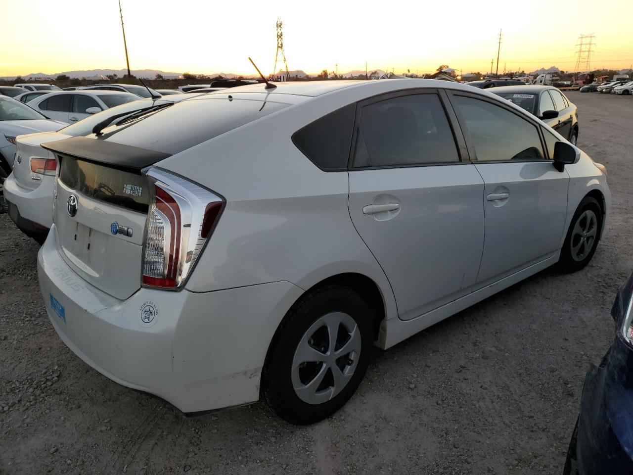 2015 TOYOTA PRIUS - Image 3