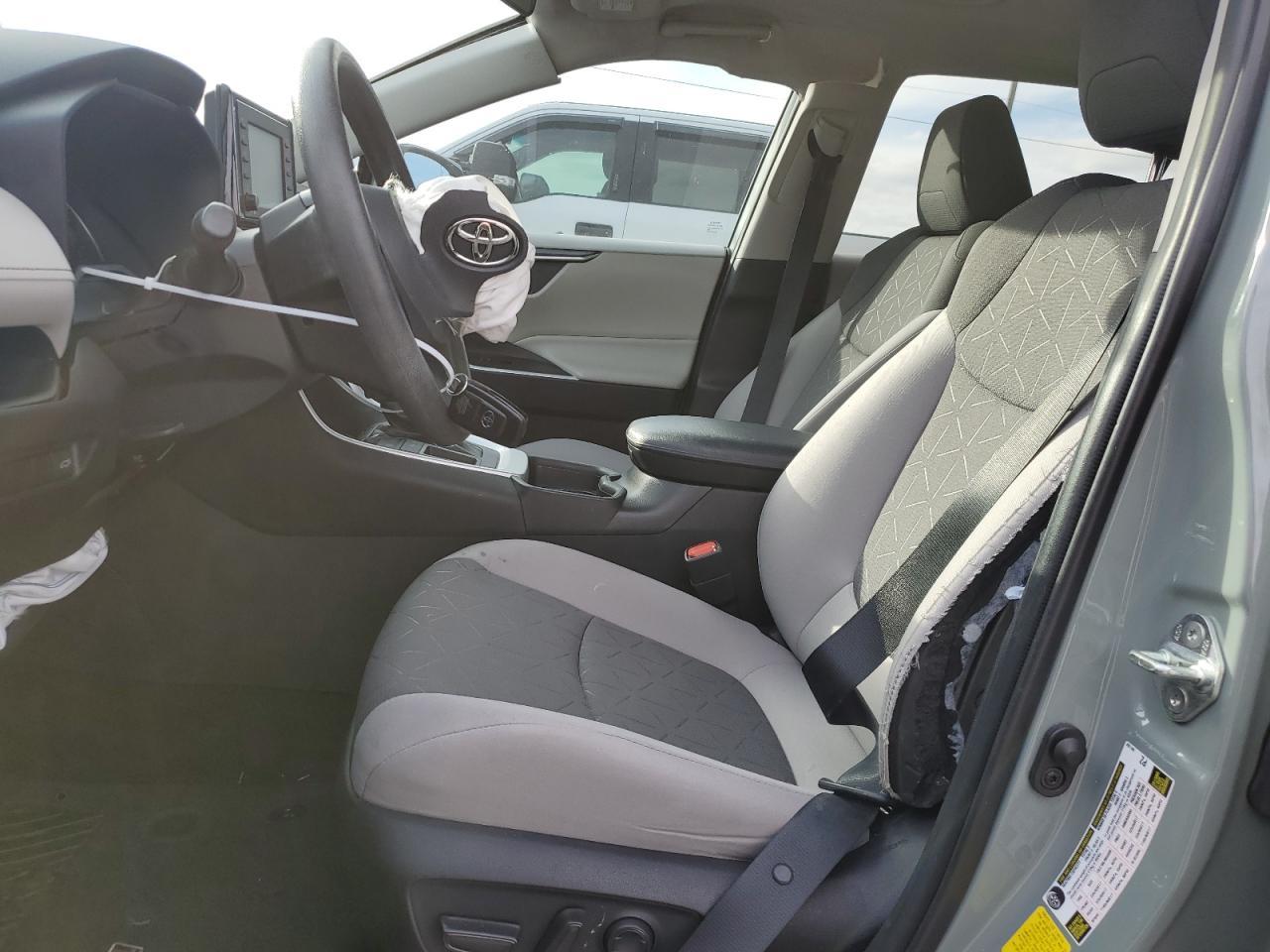 2020 TOYOTA RAV4 XLE - Image 7