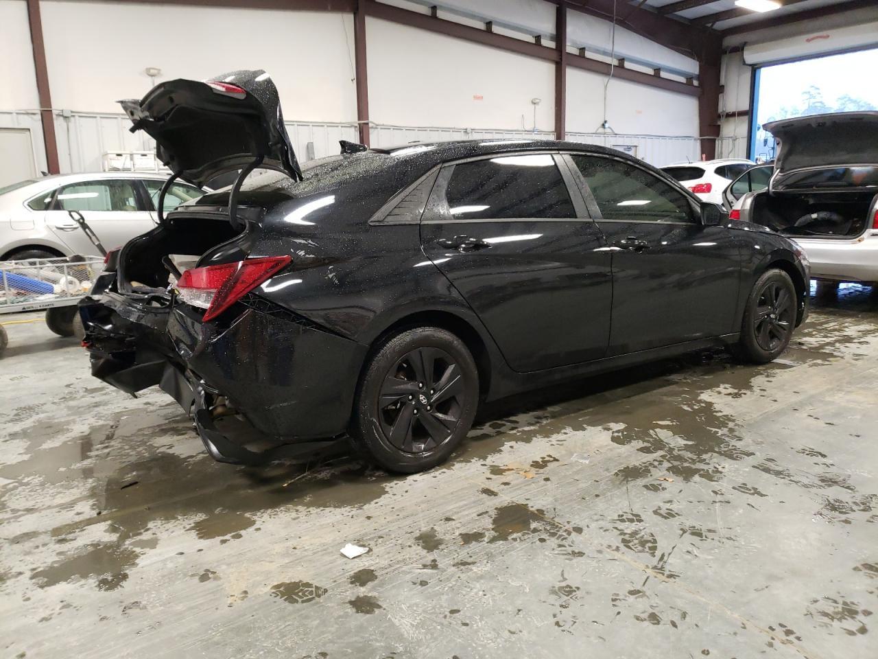 2022 HYUNDAI ELANTRA SE - Фото 3