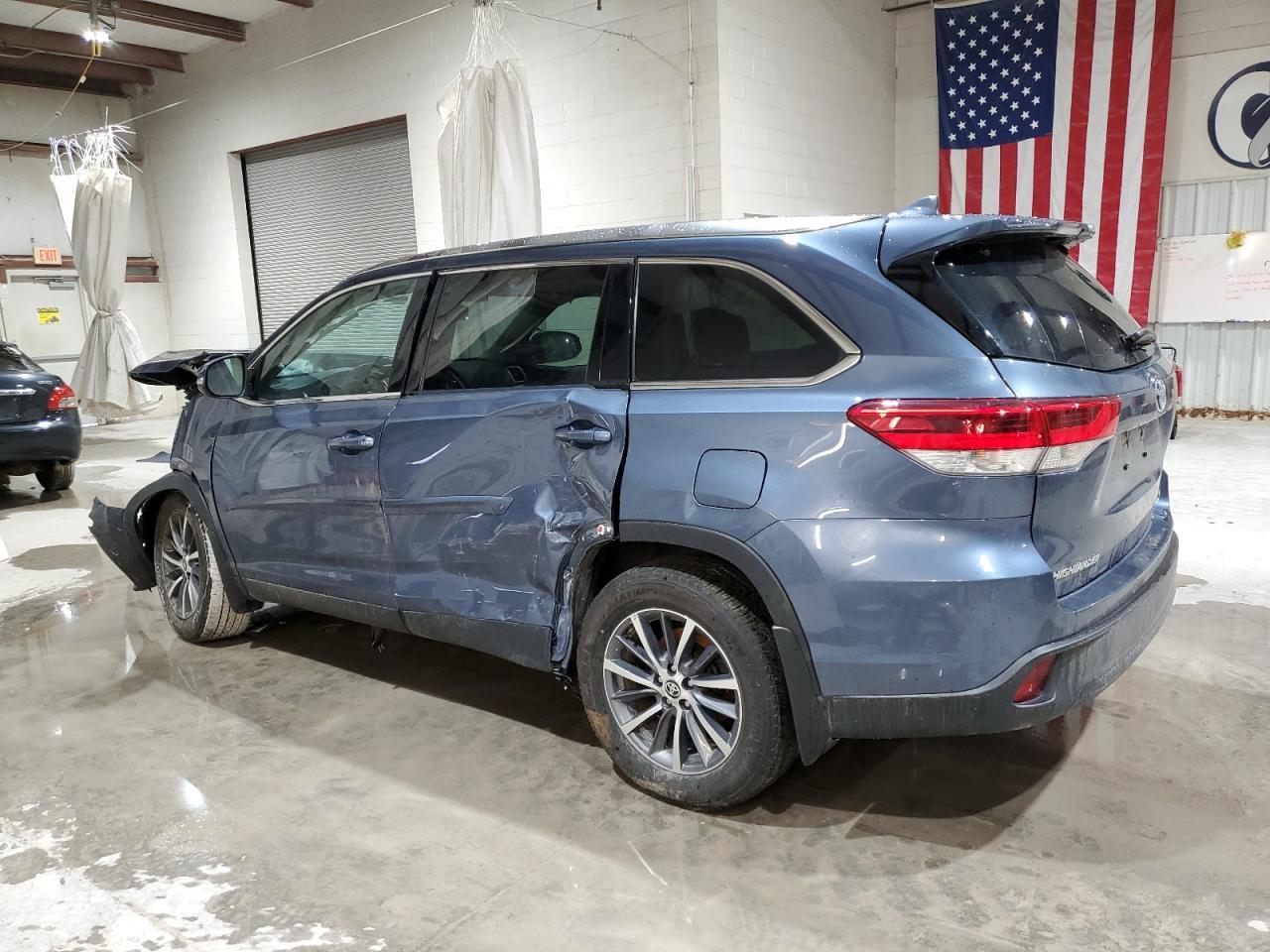 2019 TOYOTA HIGHLANDER - Image 2