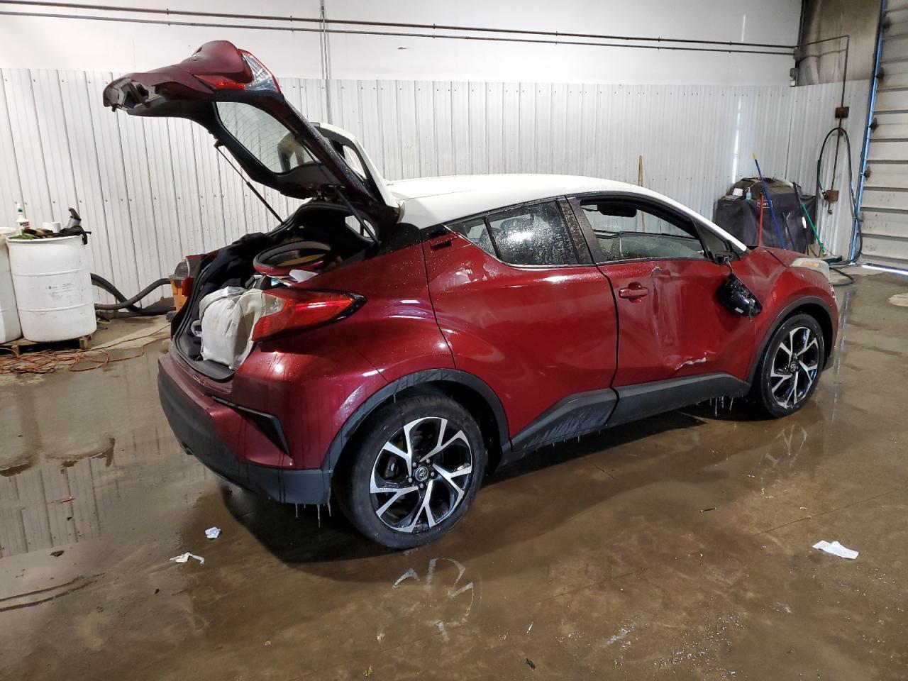 2018 TOYOTA C-HR XLE - Фото 3