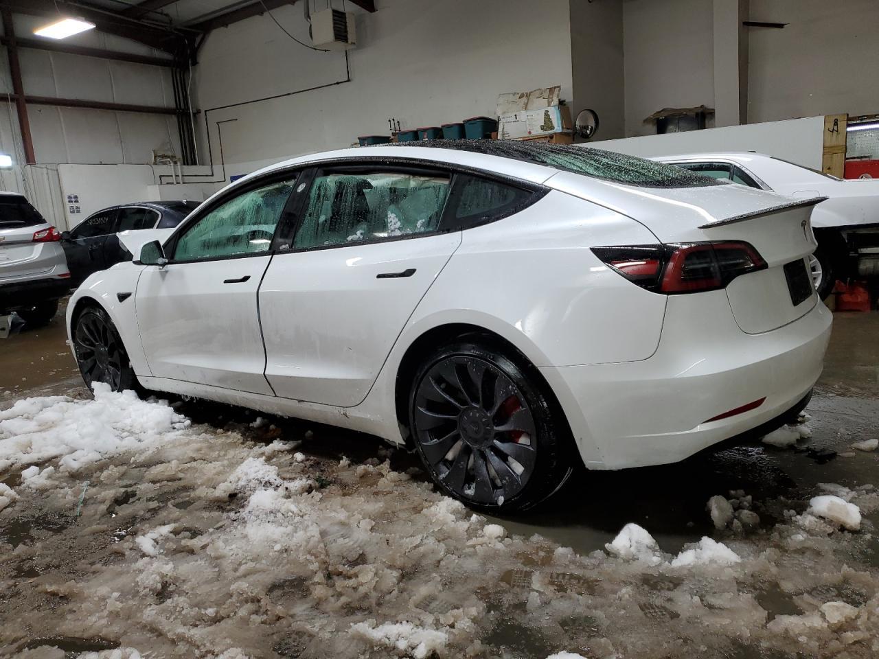 2023 TESLA MODEL 3 - Фото 2