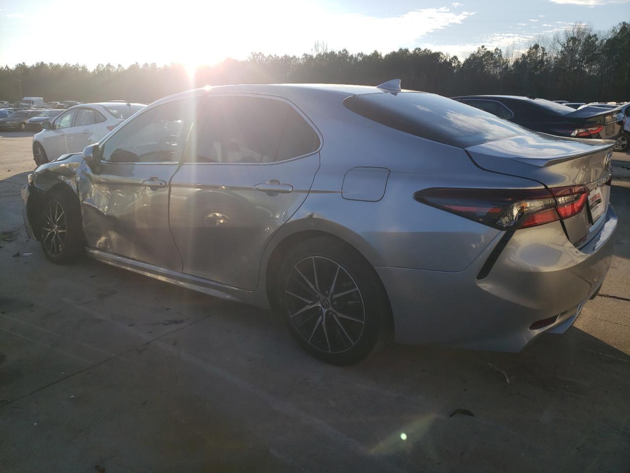 2021 TOYOTA CAMRY SE - Фото 2