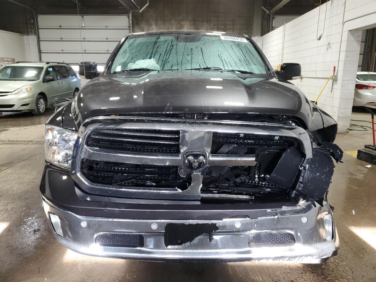 2017 RAM 1500 SLT - Фото 5
