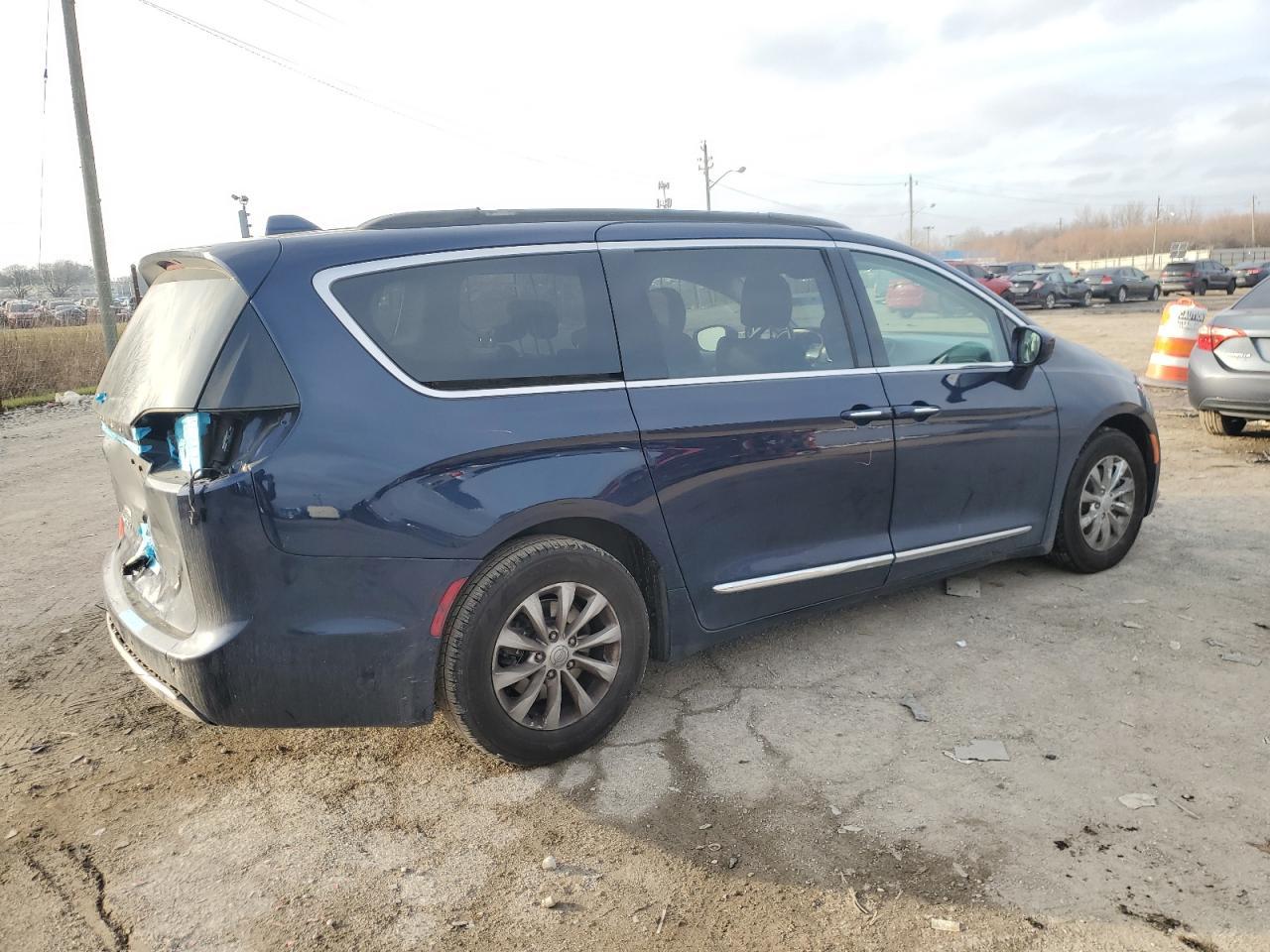 2017 CHRYSLER PACIFICA T - Image 3
