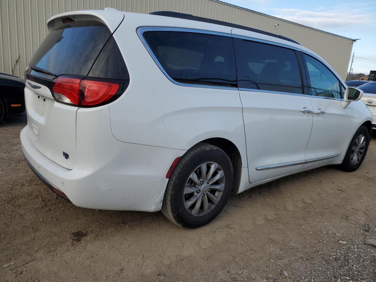 2017 CHRYSLER PACIFICA T - Image 3