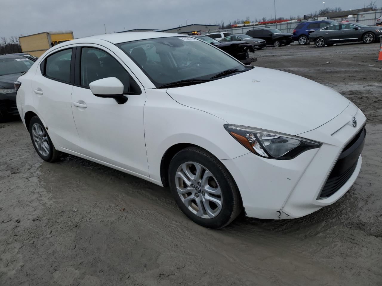 2017 TOYOTA YARIS IA - Фото 4