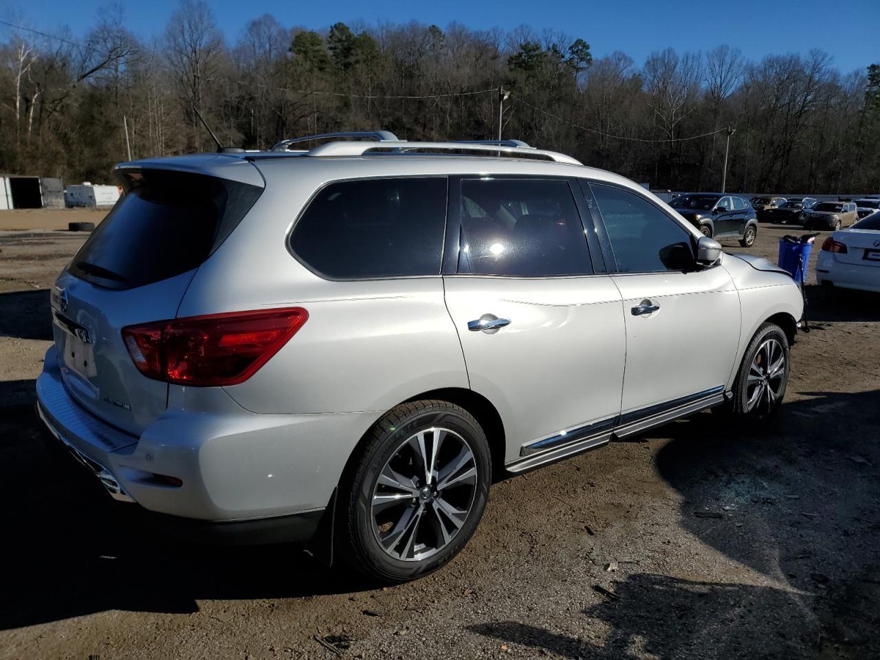 2017 NISSAN PATHFINDER - Фото 3