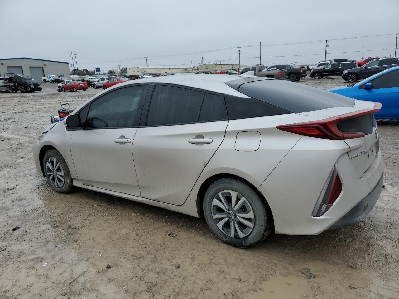 2018 TOYOTA PRIUS PRIM - Image 2