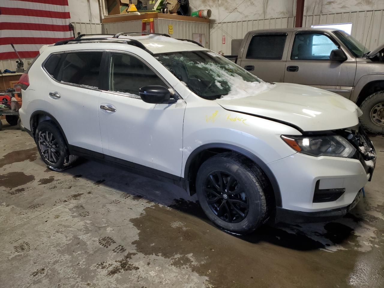 2017 NISSAN ROGUE SV - Фото 4