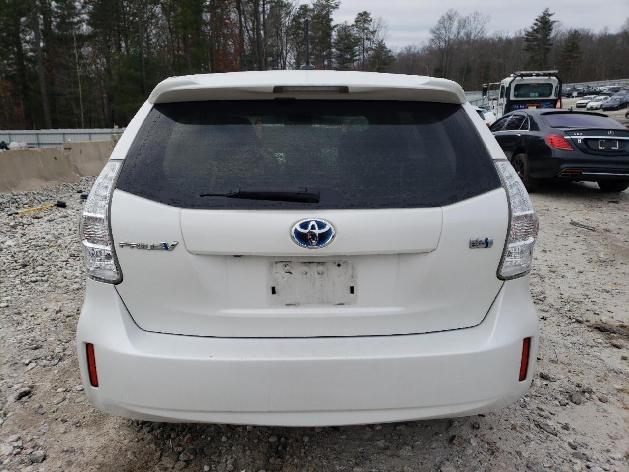 2013 TOYOTA PRIUS V - Фото 6