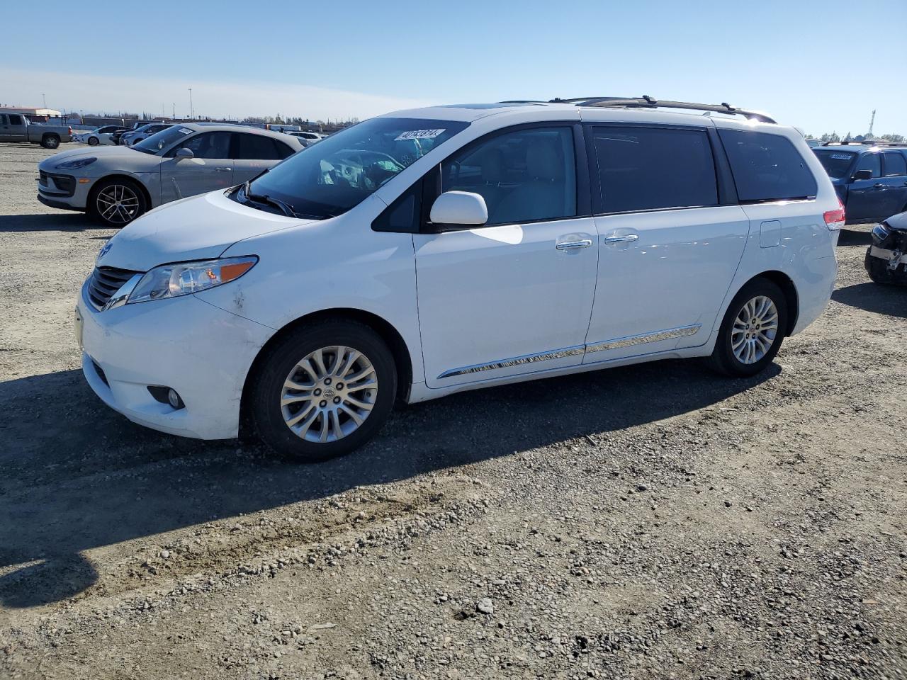 2013 TOYOTA SIENNA XLE