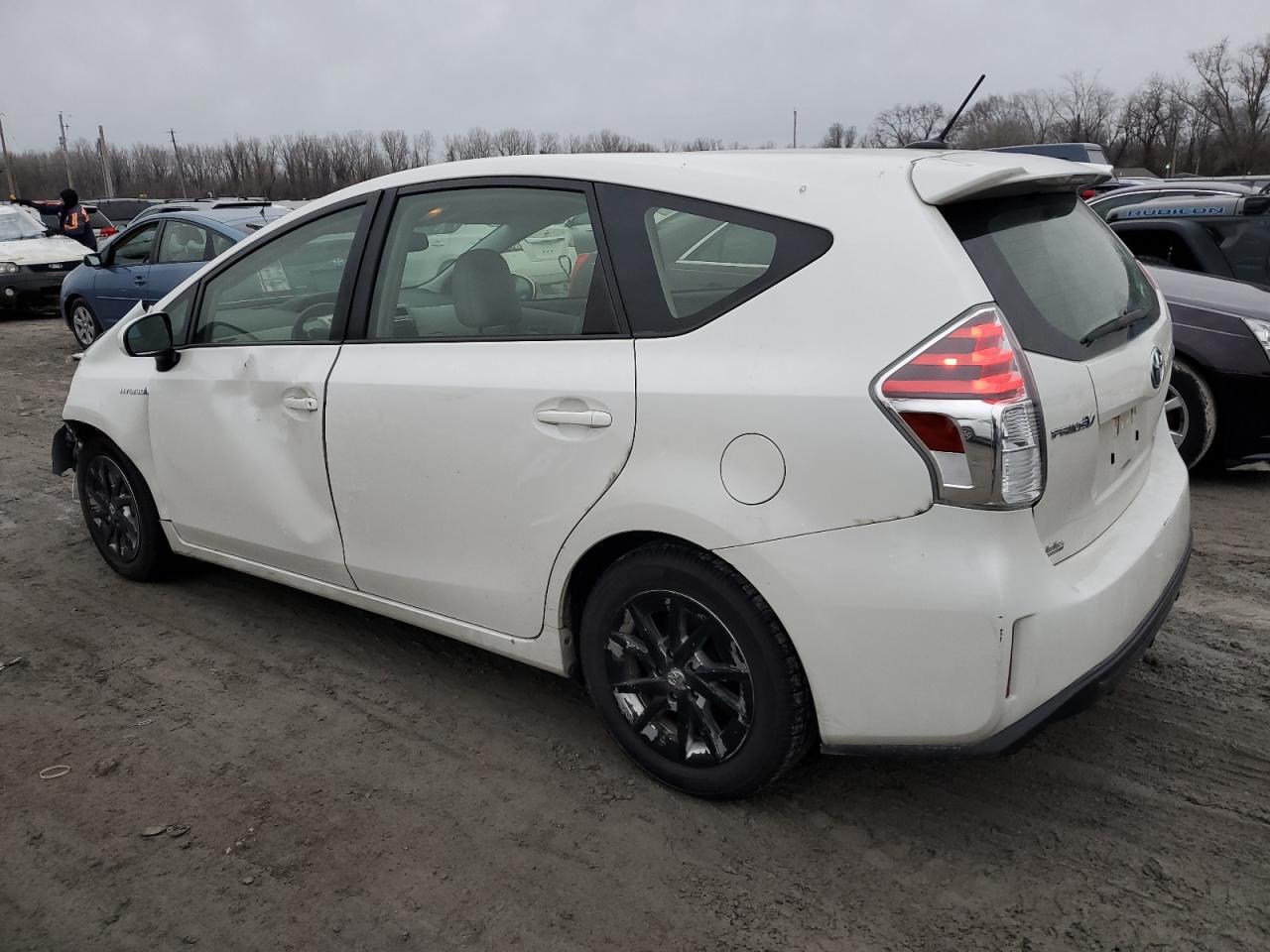 2017 TOYOTA PRIUS V - Фото 2