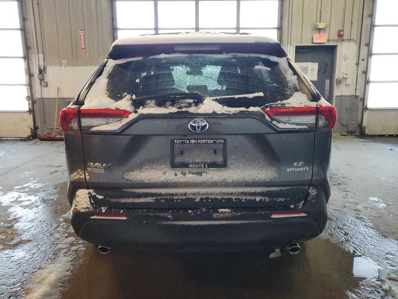 2021 TOYOTA RAV4 LE - Фото 6