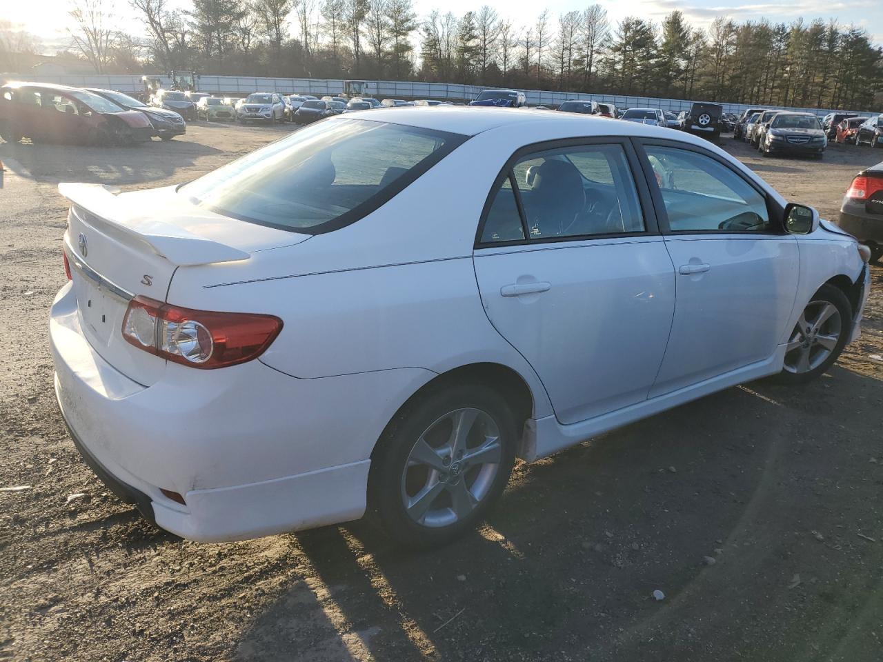 2013 TOYOTA COROLLA BA - Фото 3