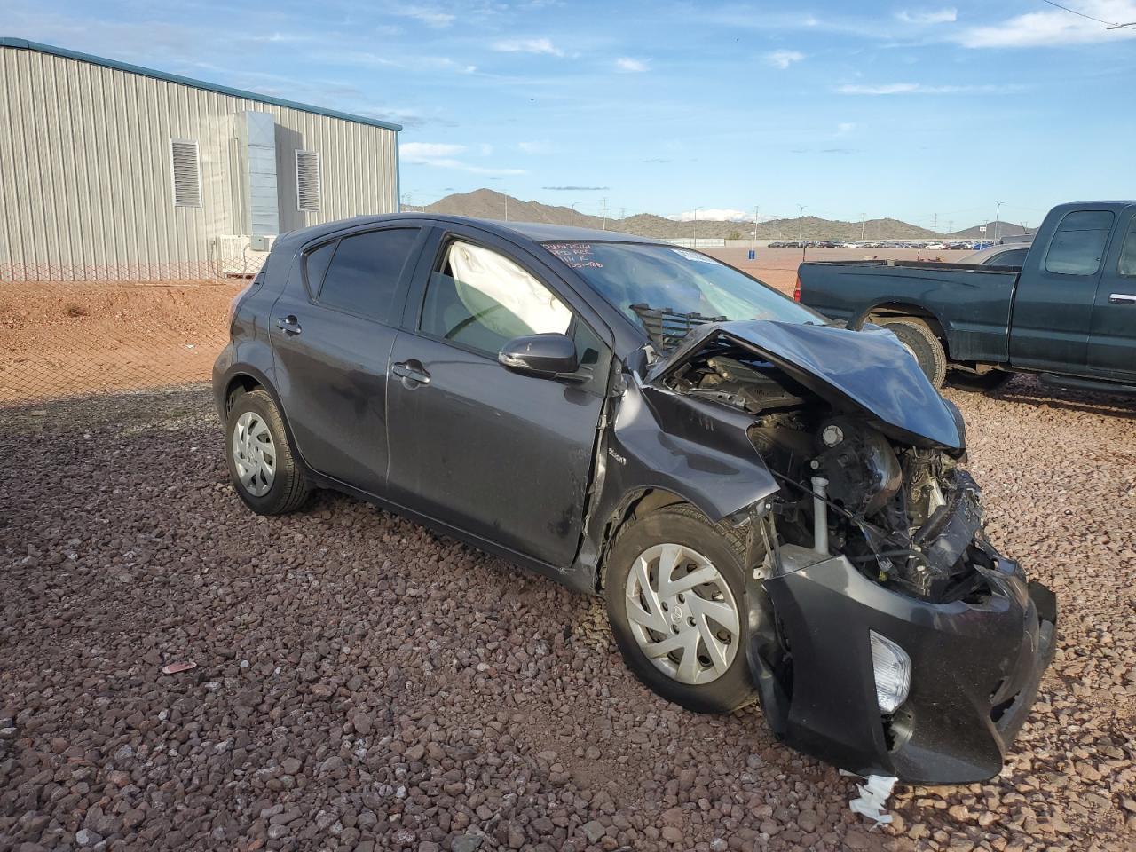 2015 TOYOTA PRIUS C - Image 4