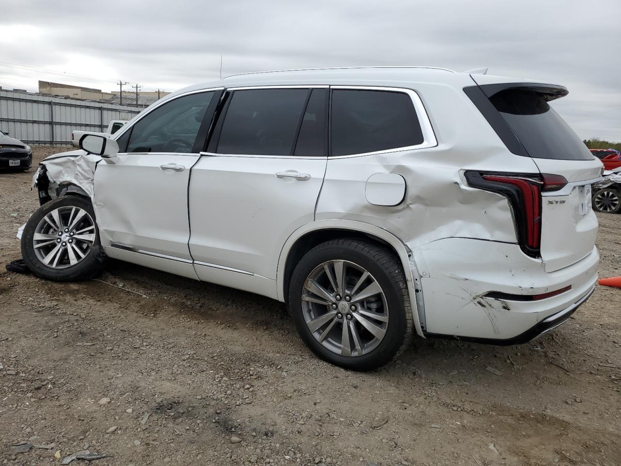 2022 CADILLAC XT6 PREMIU - Image 2