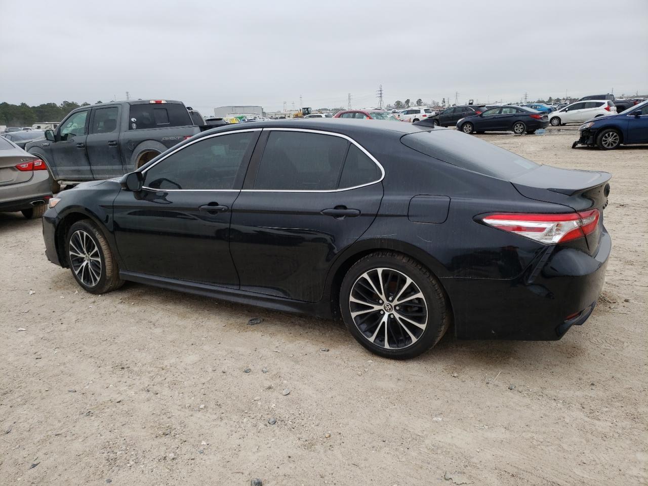 2020 TOYOTA CAMRY SE - Image 2