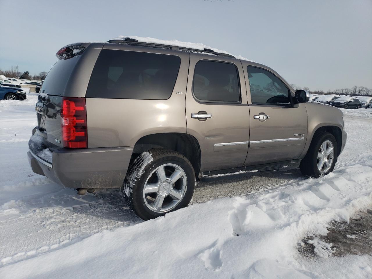 2011 CHEVROLET TAHOE K150 - Фото 3