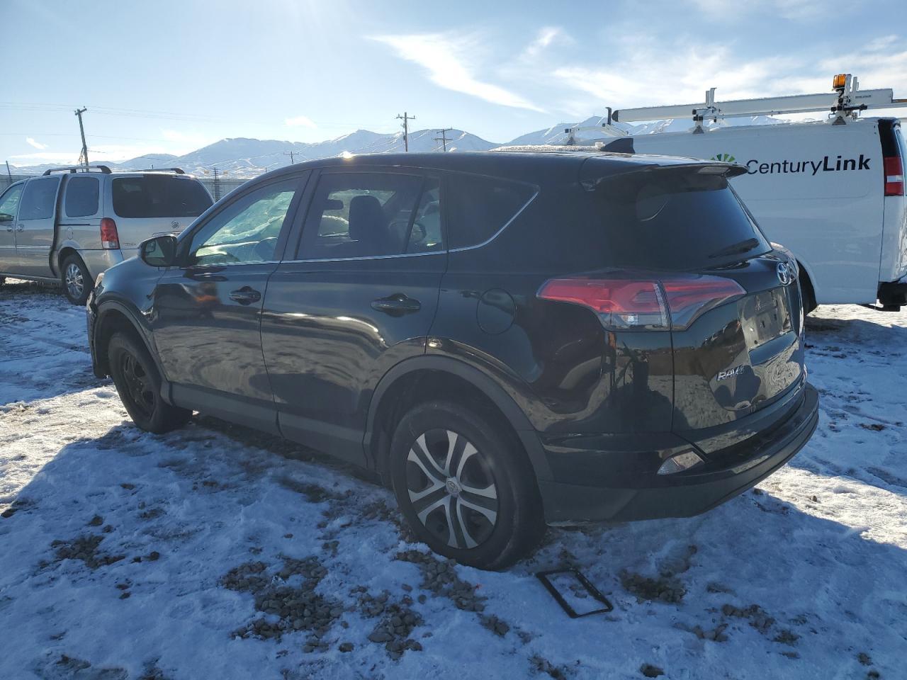 2018 TOYOTA RAV4 LE - Фото 2