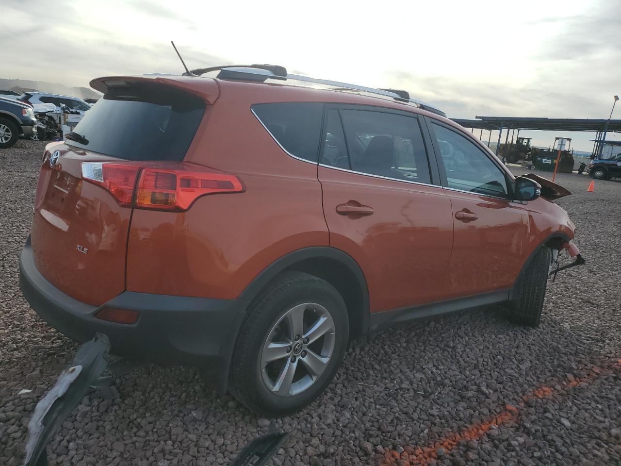 2015 TOYOTA RAV4 XLE - Фото 3