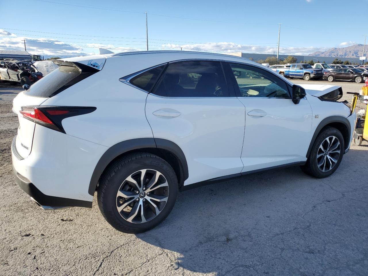 2017 LEXUS NX 200T BA - Фото 3