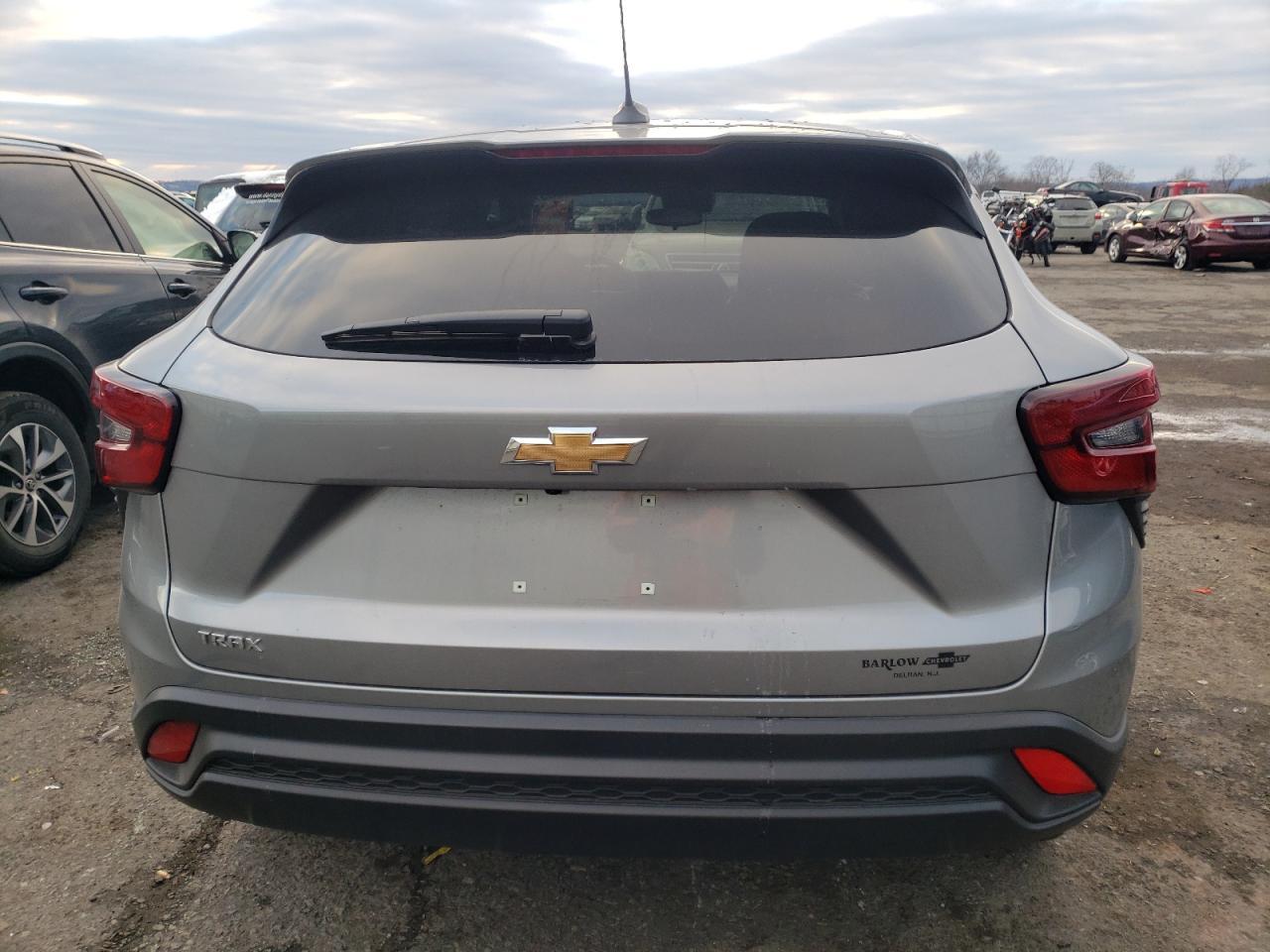 2024 CHEVROLET TRAX LS - Image 6