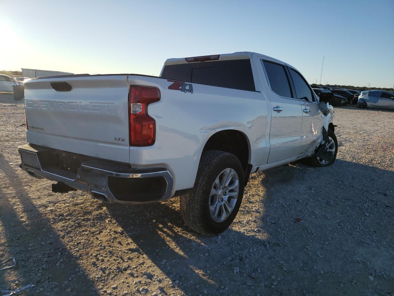 2023 CHEVROLET SILVERADO - Фото 3
