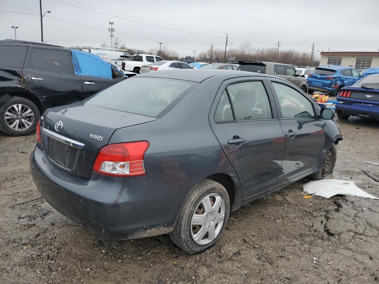 2011 TOYOTA YARIS - Фото 3