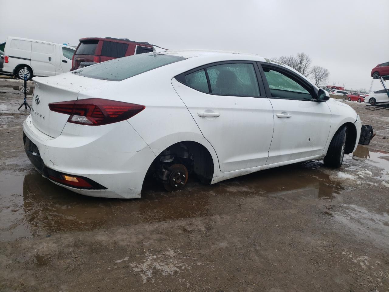 2019 HYUNDAI ELANTRA SE - Фото 3