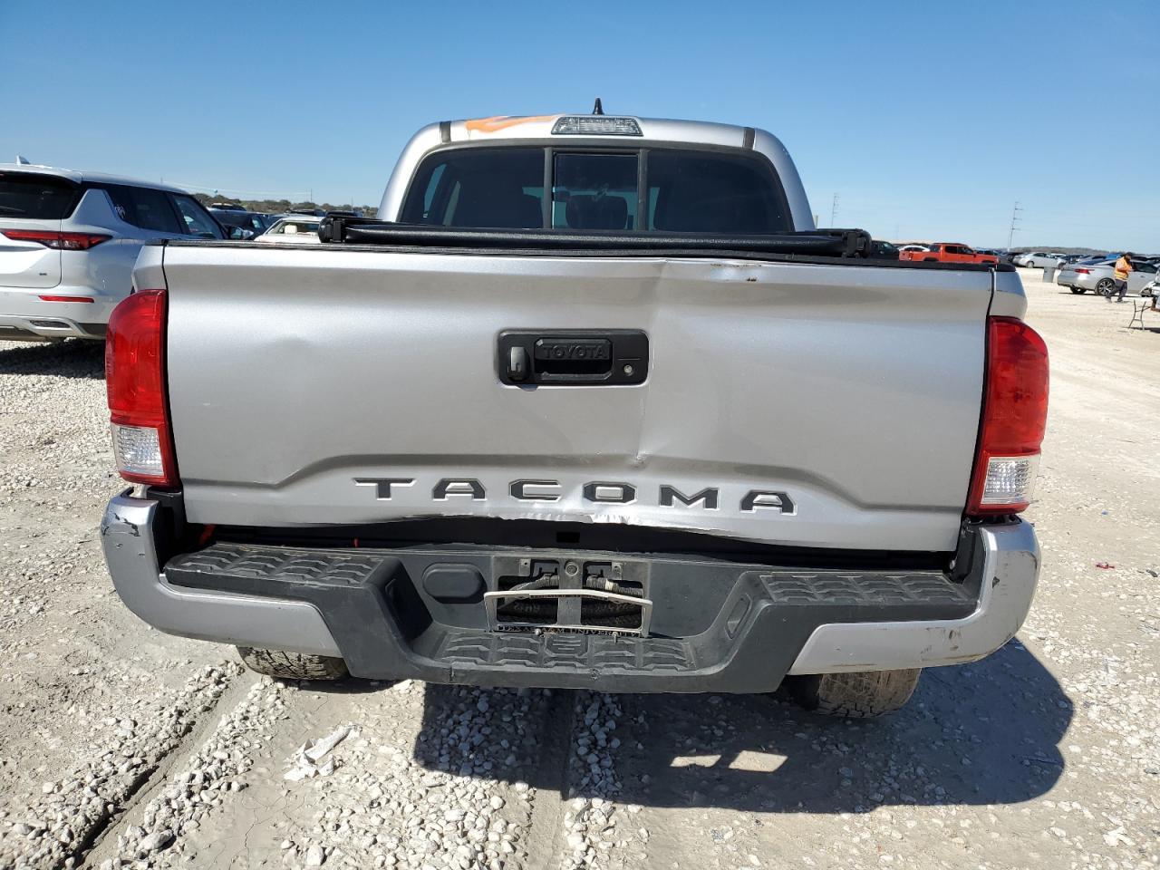 2017 TOYOTA TACOMA DOU - Фото 6
