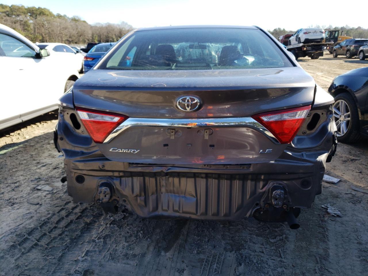 2016 TOYOTA CAMRY LE - Фото 6