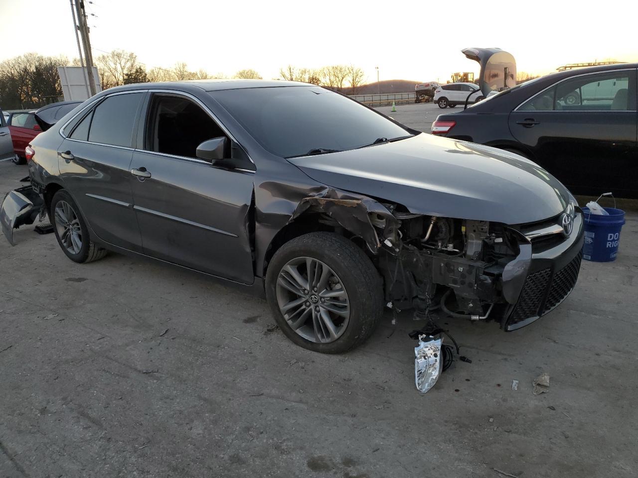 2017 TOYOTA CAMRY LE - Фото 4