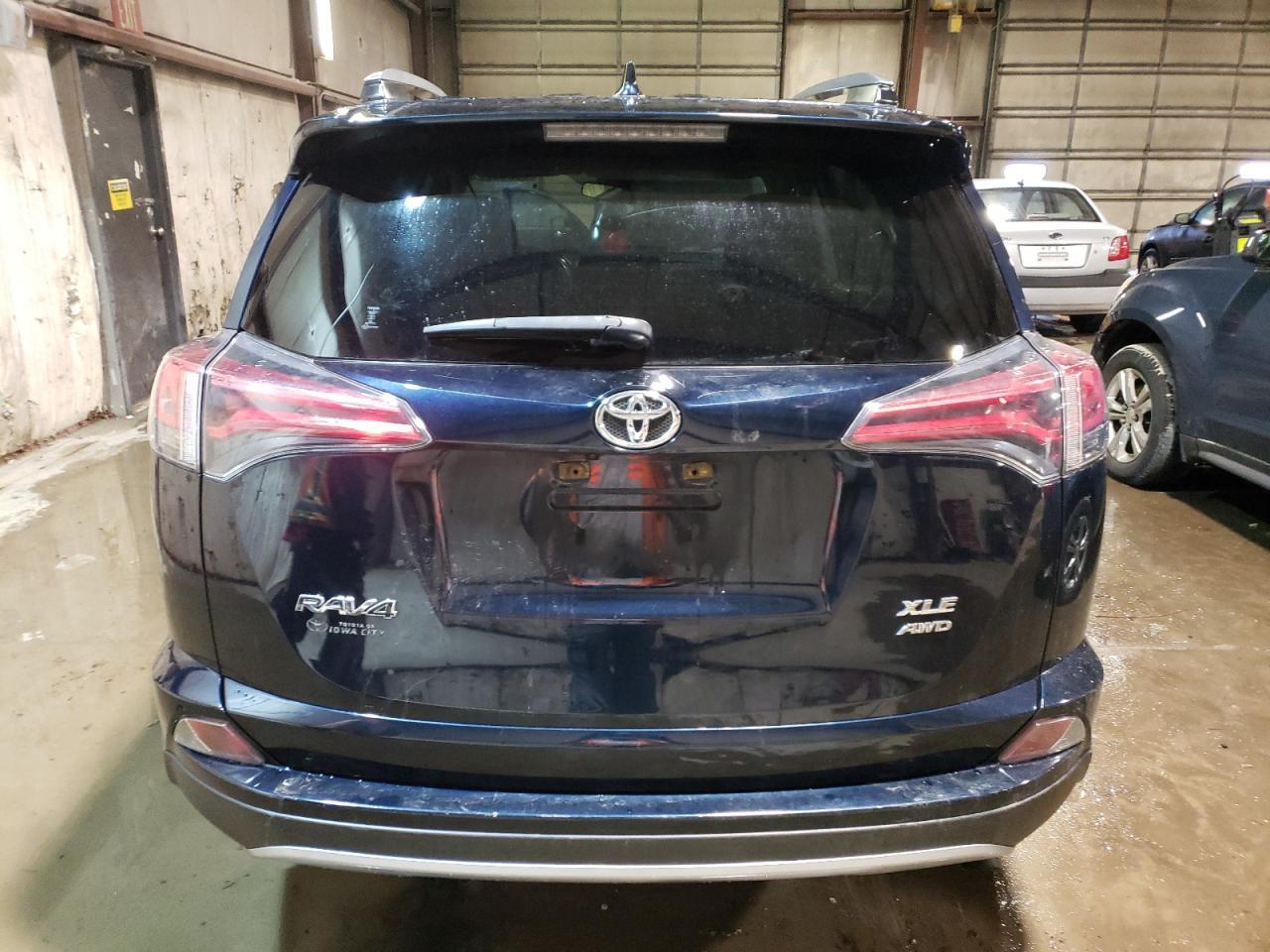 2017 TOYOTA RAV4 XLE - Фото 6