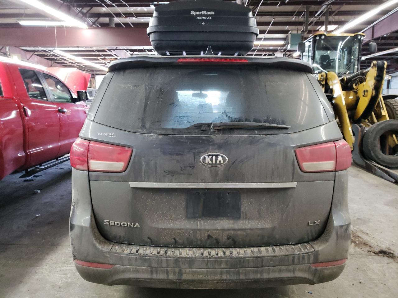 2017 KIA SEDONA LX - Image 6