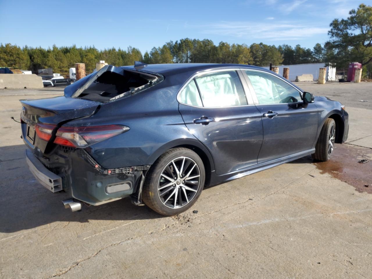 2021 TOYOTA CAMRY SE - Image 3