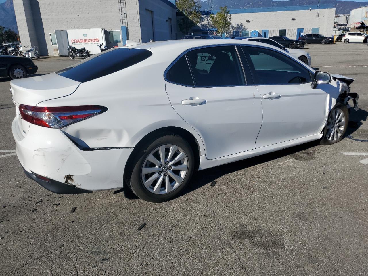 2019 TOYOTA CAMRY L - Фото 3