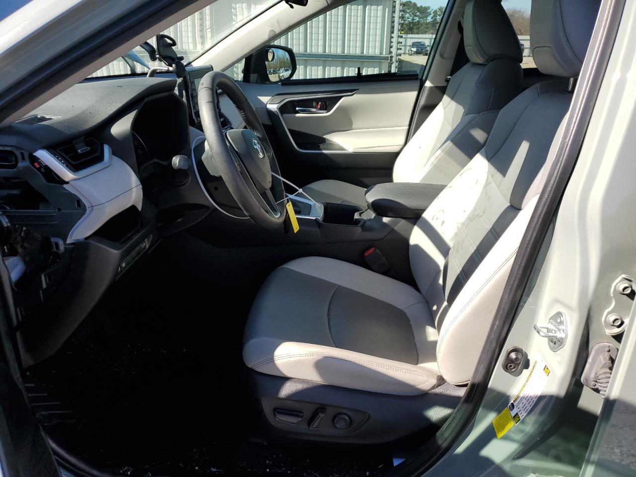 2022 TOYOTA RAV4 XLE P - Фото 7