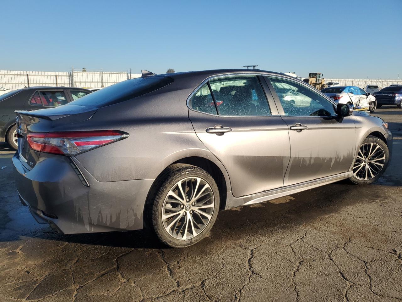 2019 TOYOTA CAMRY L - Фото 3