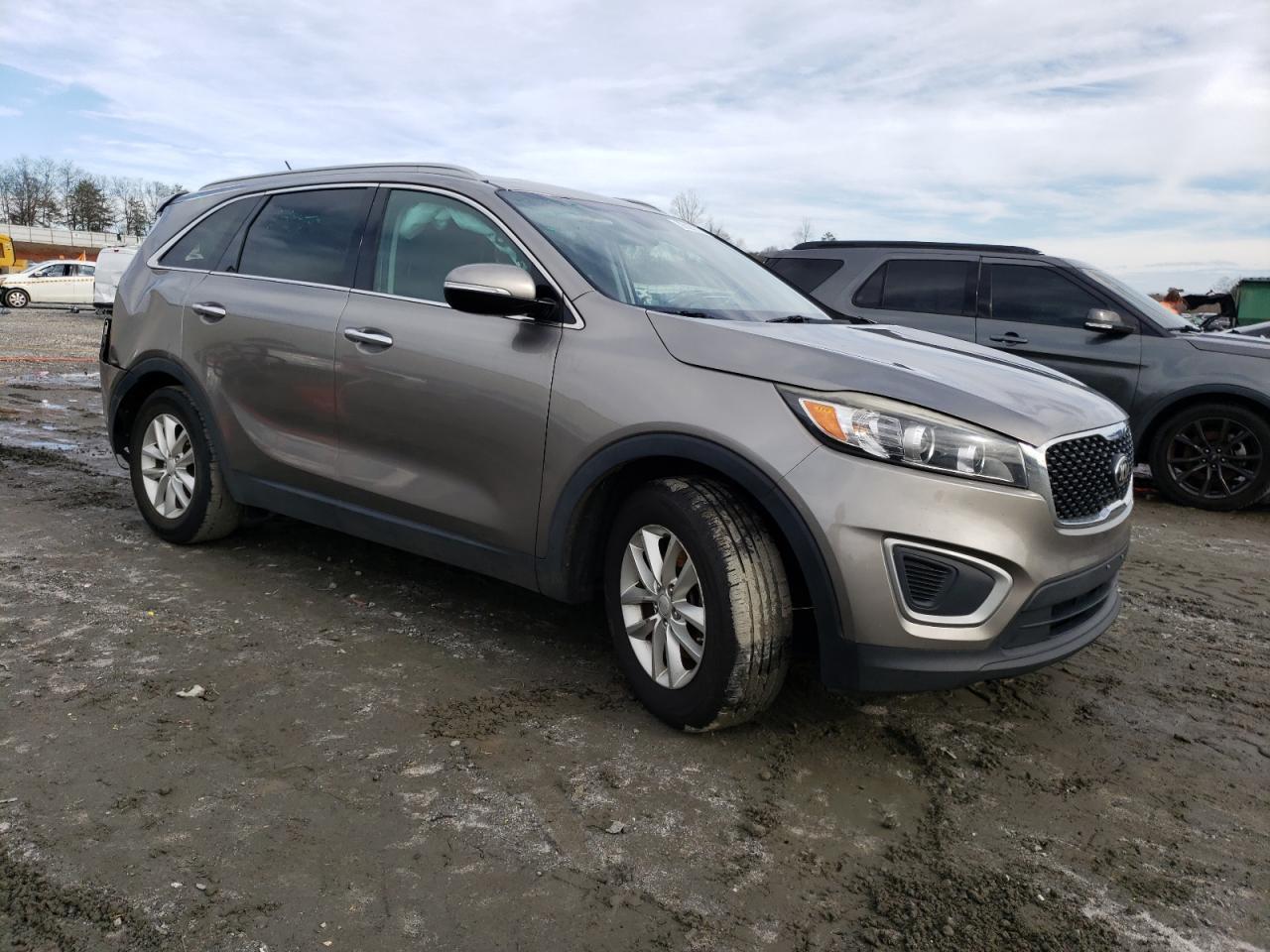 2017 KIA SORENTO LX - Image 4