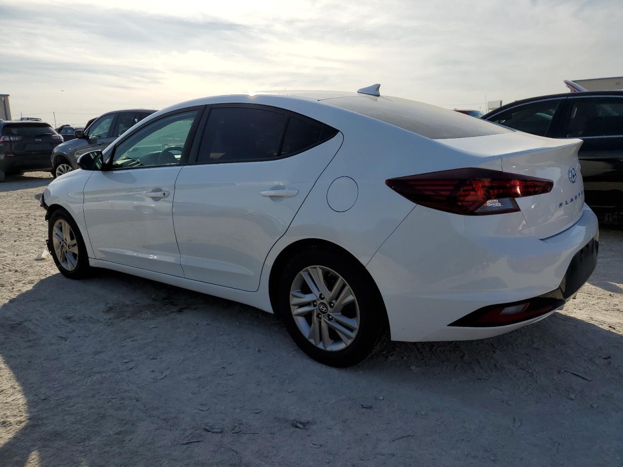 2019 HYUNDAI ELANTRA SE - Image 2