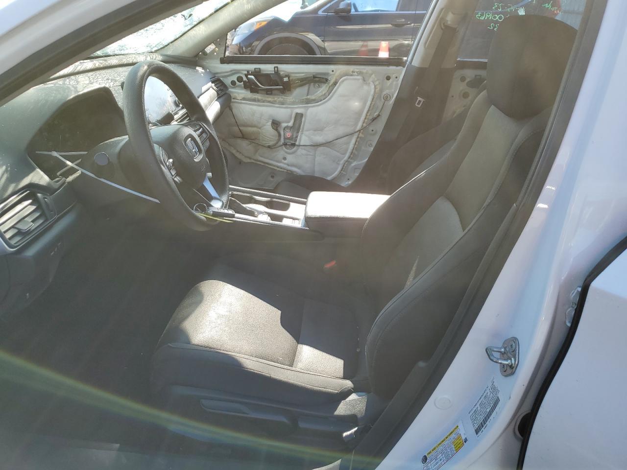 2018 HONDA ACCORD LX - Image 7