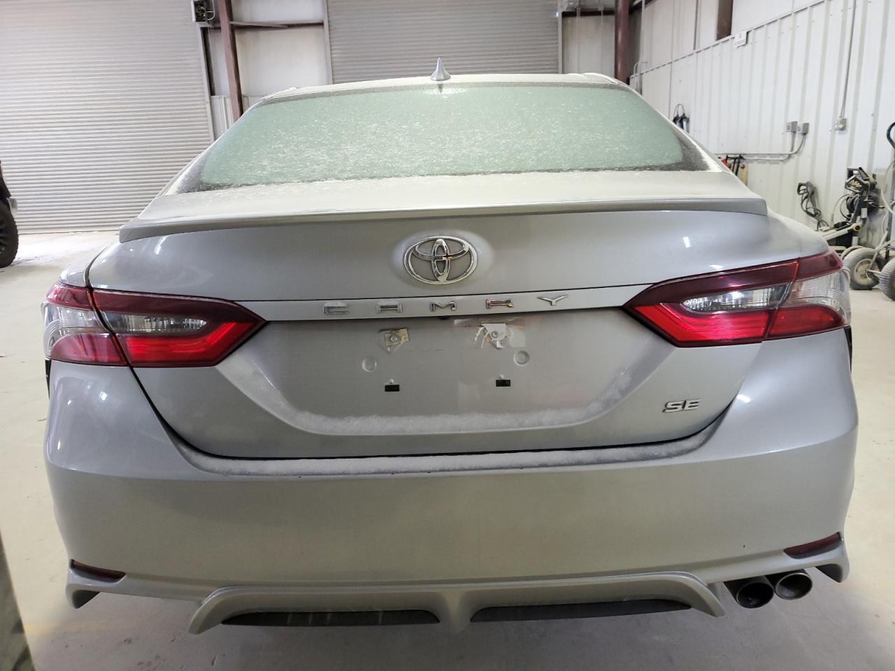 2021 TOYOTA CAMRY SE - Фото 6
