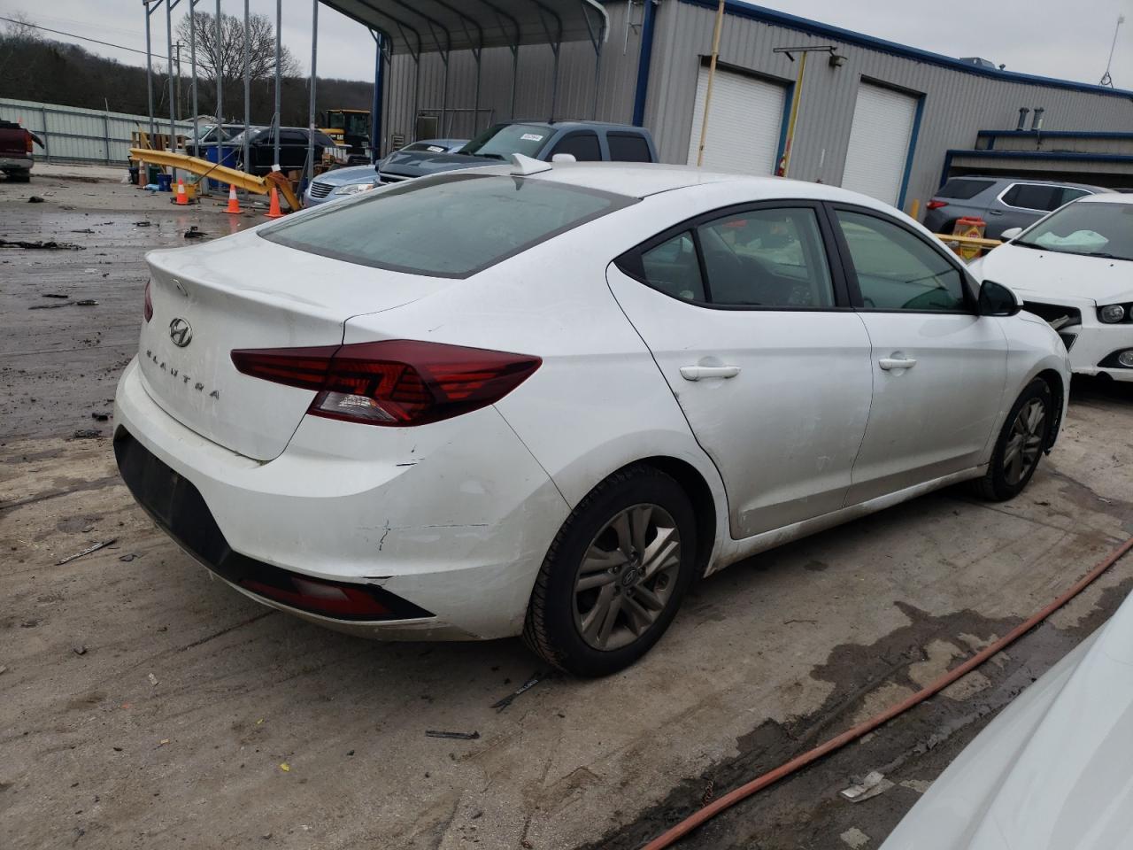 2019 HYUNDAI ELANTRA SE - Image 3