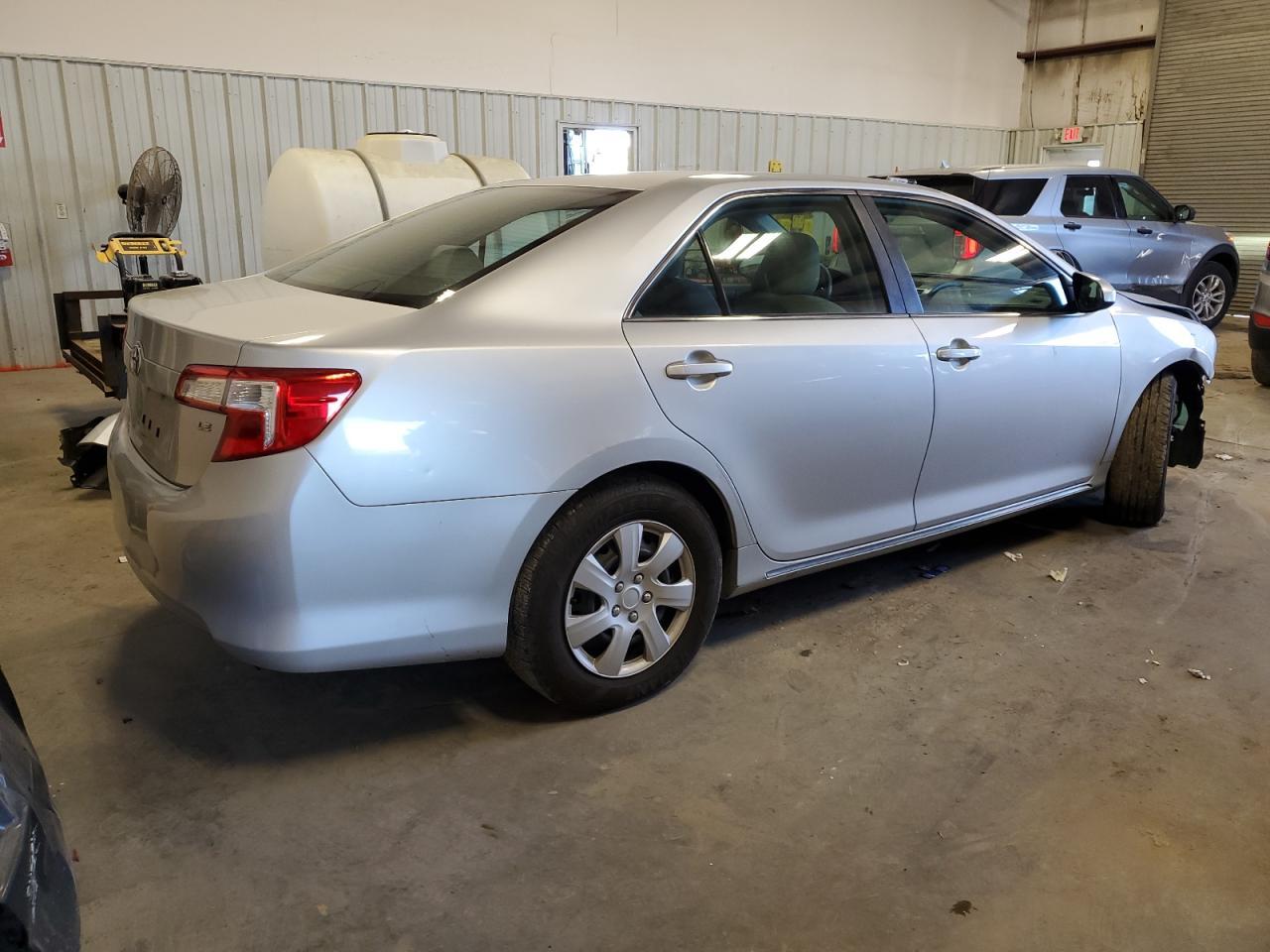 2012 TOYOTA CAMRY BASE - Фото 3