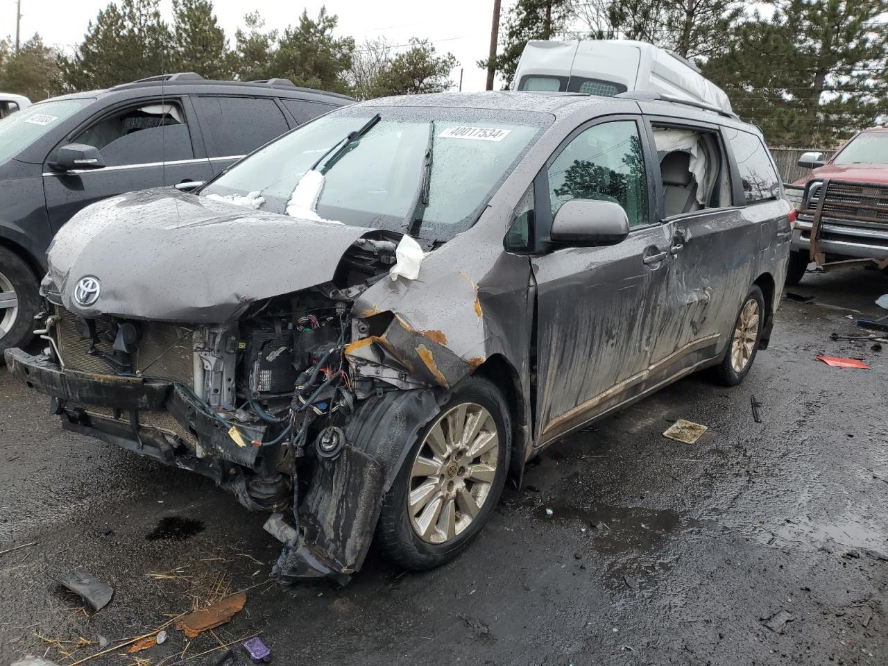 2011 TOYOTA SIENNA XLE