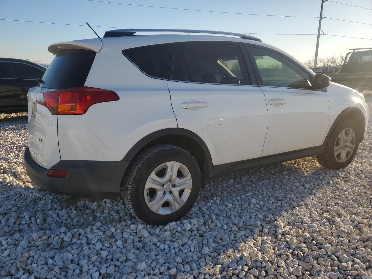 2014 TOYOTA RAV4 LE - Фото 3