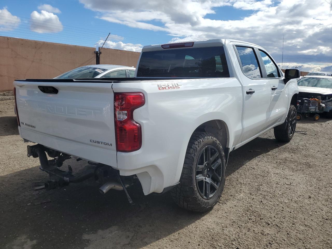 2023 CHEVROLET SILVERADO - Фото 3